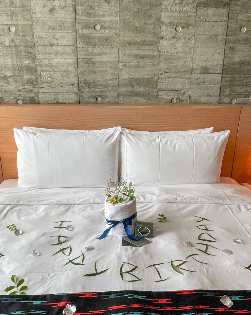 In-room birthday floral decoration